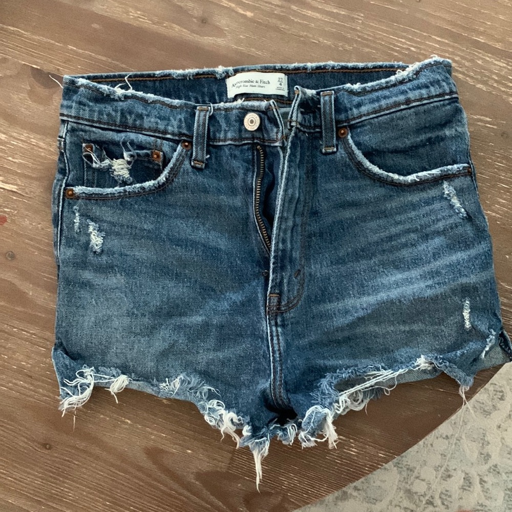 Abercrombie High Rise Mom Short size 27/4